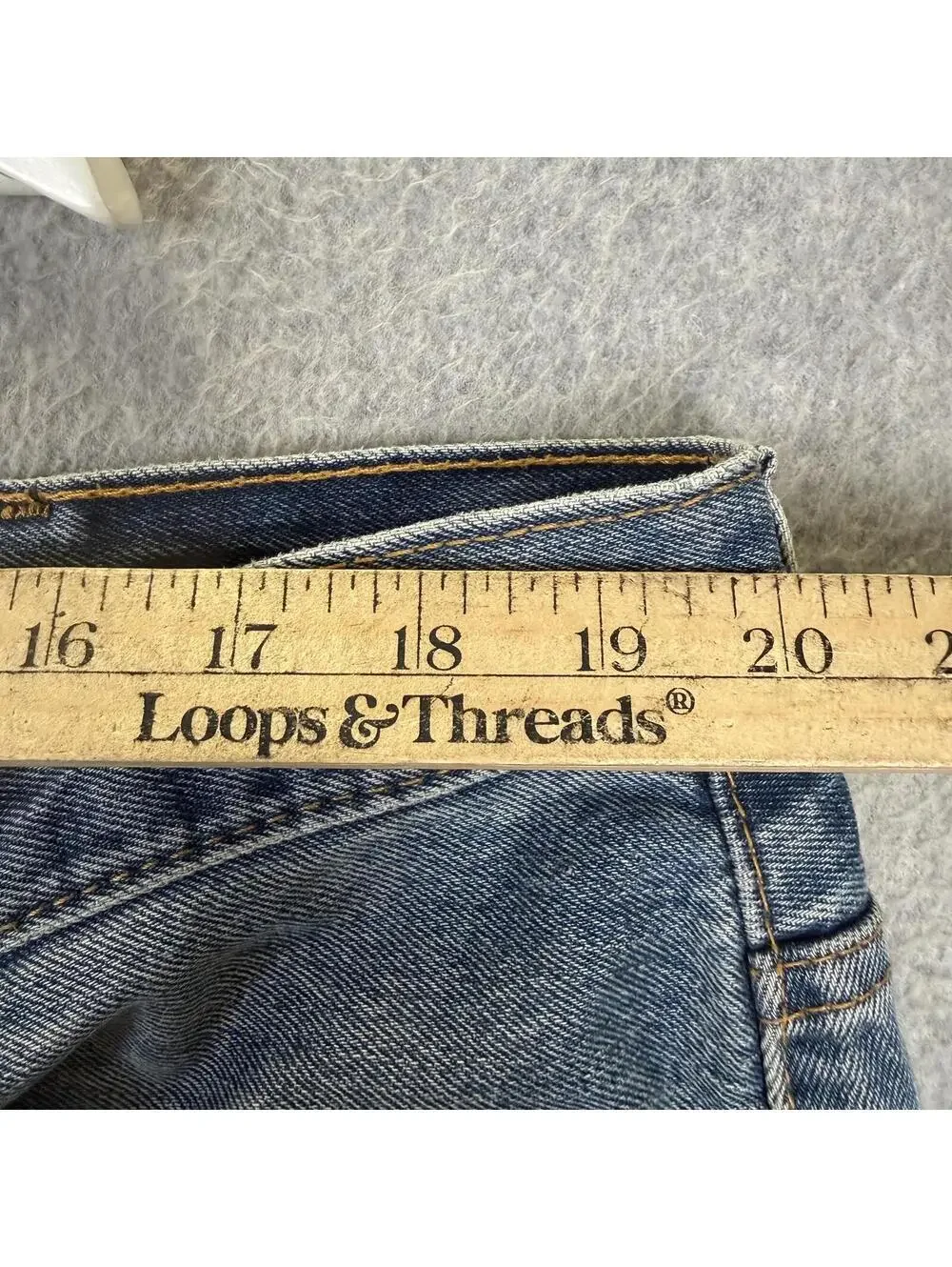 Levi's 569 Men's Size 42 Light Wash Blue Denim Bermuda Jean Shorts Jorts